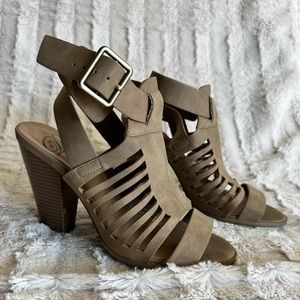 Nude Caged Peep-toe Heels